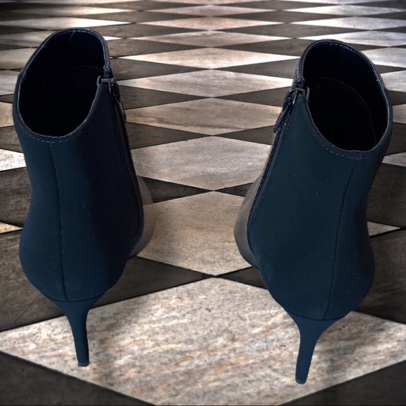 Sexy Delicious Black Python Faux Suede Heel BOOTIE - Picture 8 of 8